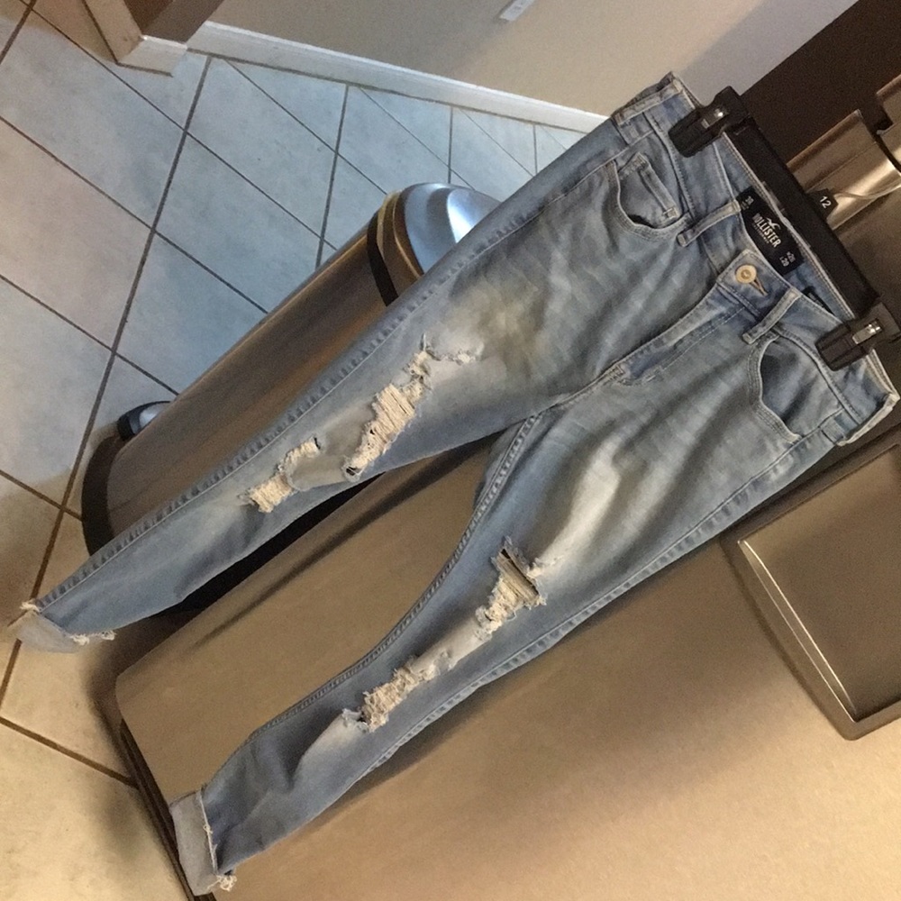 Hollister light wash super skinny high rise jeans!